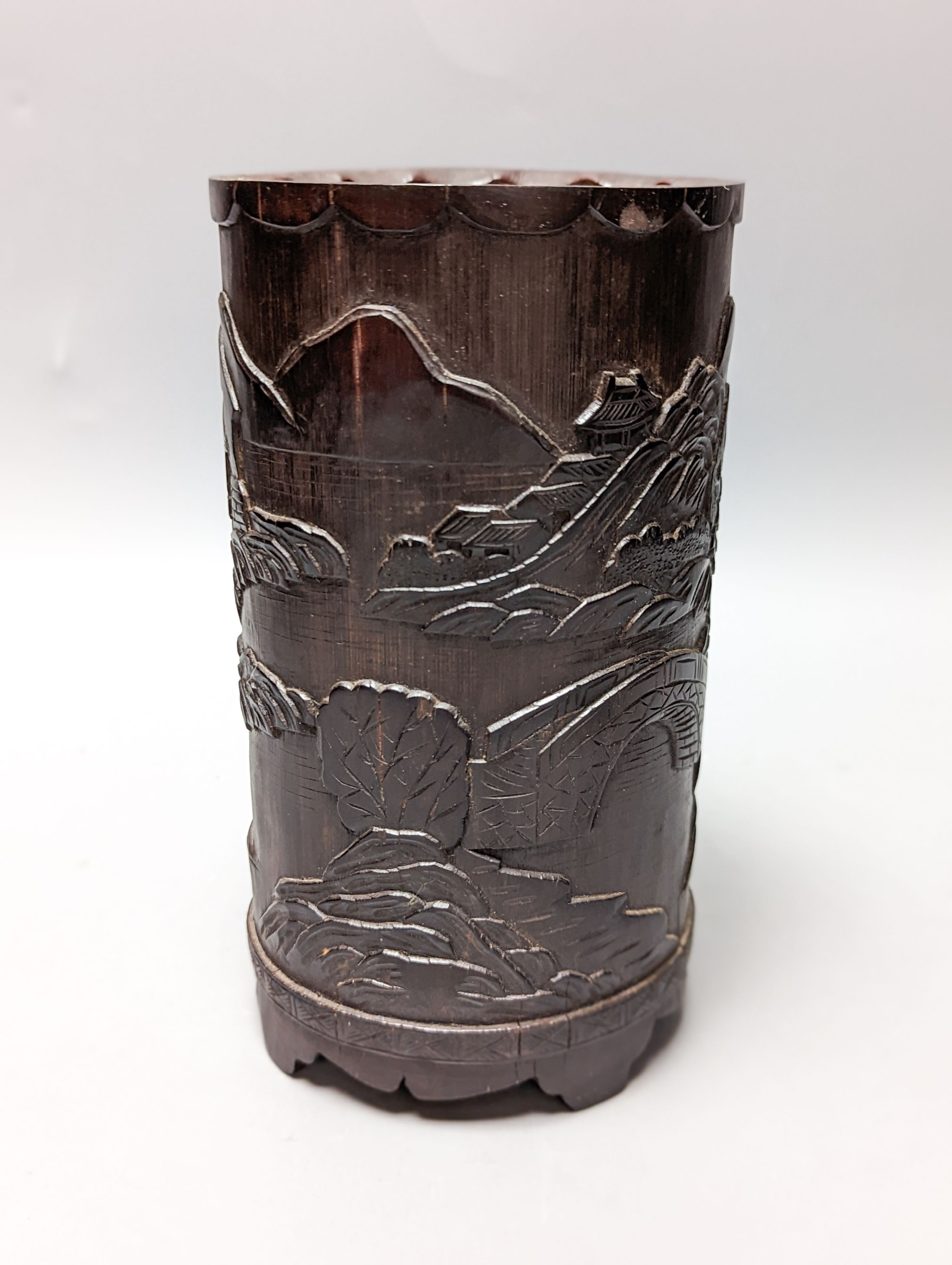 A Chinese carved bamboo brush pot 20cm